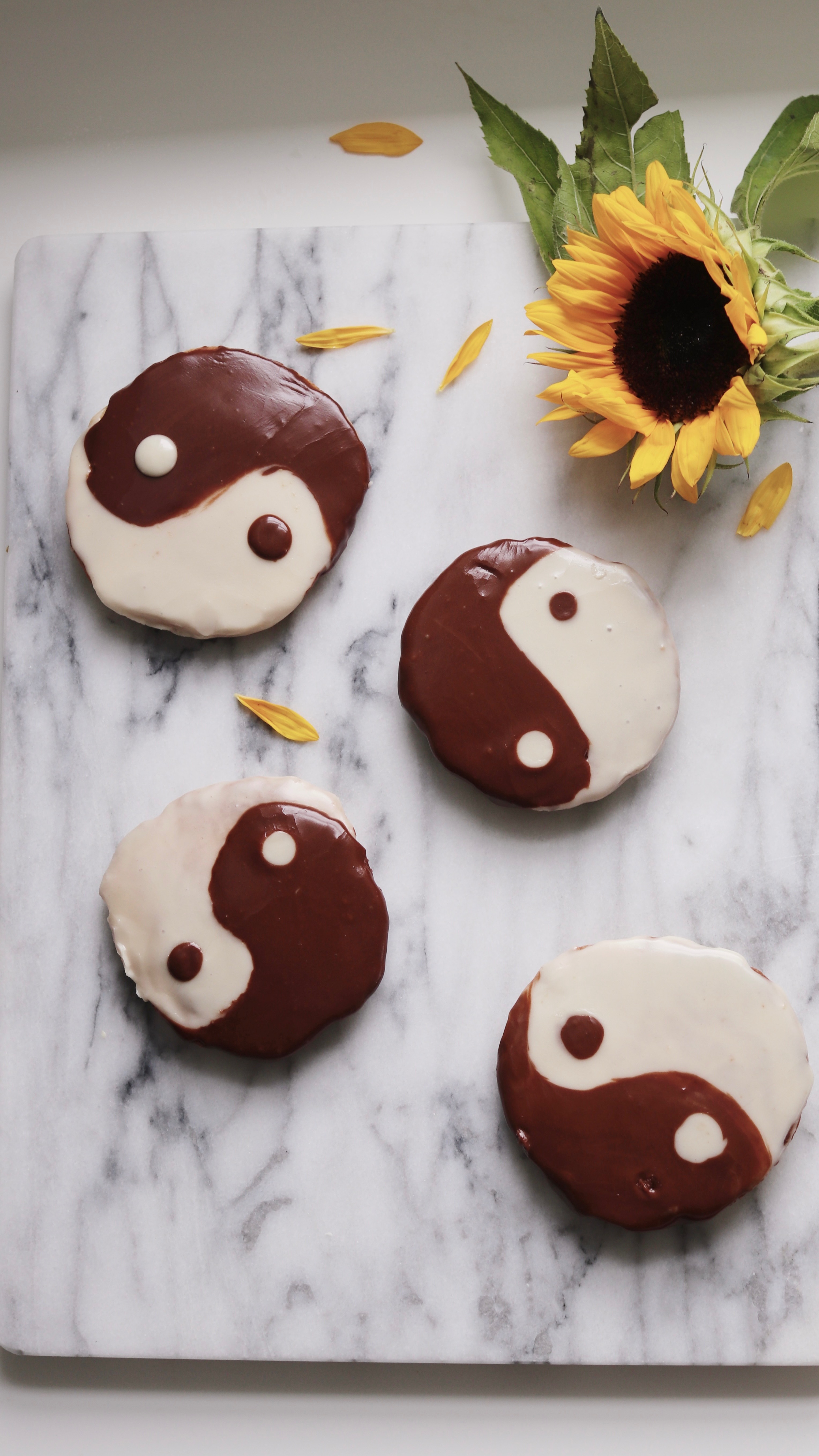 yin yang black and white cookies
